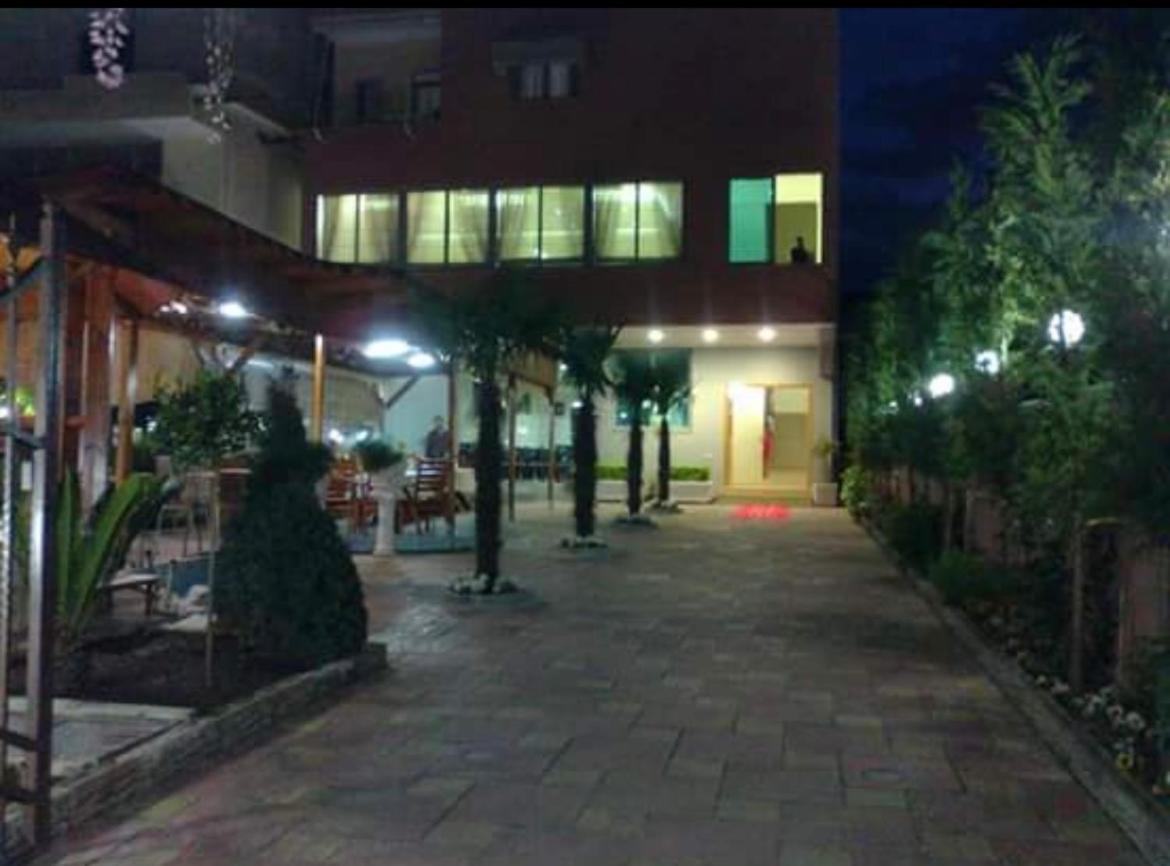Bajovah Apartments & Restaurant ティラナ エクステリア 写真